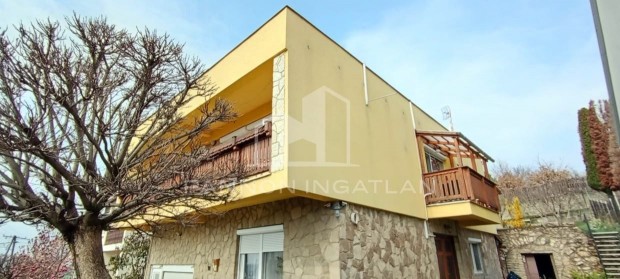 Elad� H�z, Ajka 85.000.000 Ft