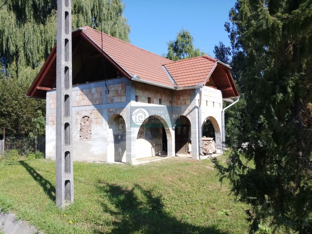 Elad� H�z, Als�szuha 8.900.000 Ft