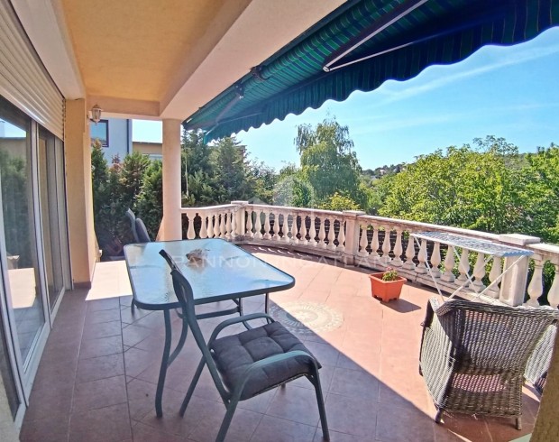 Elad� H�z, Balatonalm�di 195.000.000 Ft