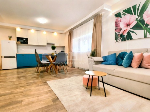 Elad� H�z, Balatonalm�di 81.900.000 Ft