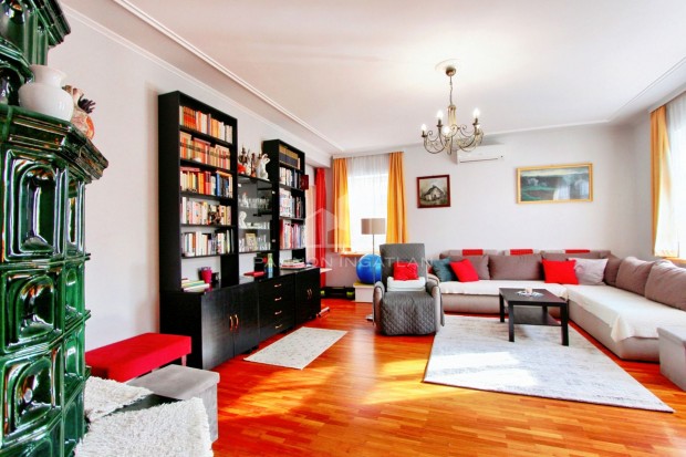 Elad� H�z, Balatonf�red 249.500.000 Ft