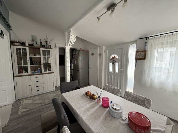 Elad� H�z, Balatonkenese 115.000.000 Ft