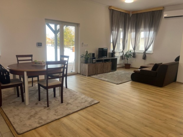 Elad� H�z, B�k�scsaba 47.990.000 Ft