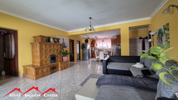 Elad� H�z, B�k�scsaba 75.000.000 Ft