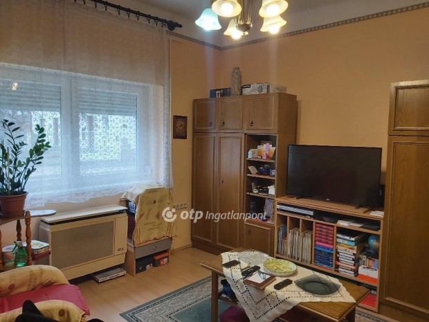 Elad Hz, Budapest 15. ker.