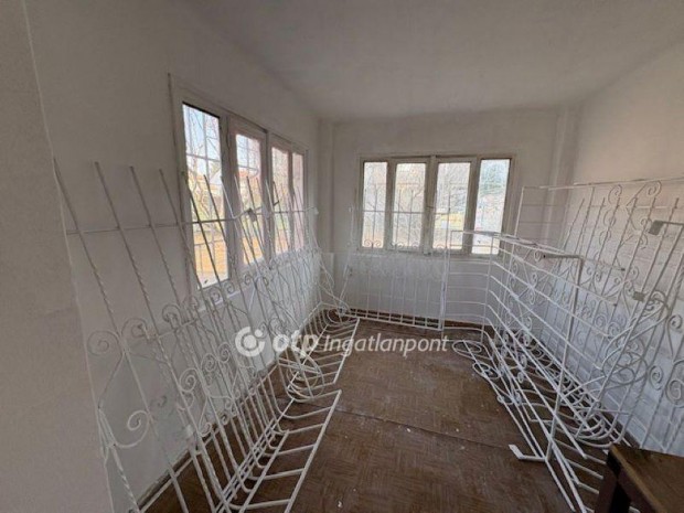 Elad� H�z, Budapest 16. ker.