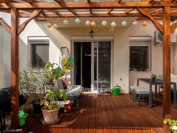 Elad� H�z, Budapest 18. ker.