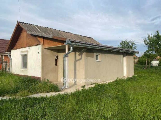 Elad� H�z, Derecsk�n