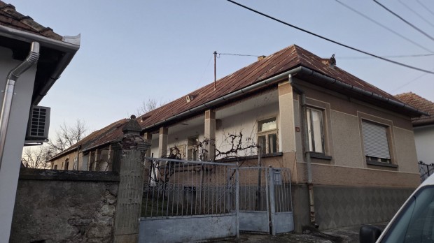 Elad� H�z, Fony 15.990.000 Ft