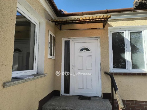 Elad� H�z, Gy�rladam�r