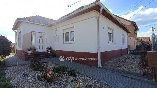Eladó Ház, Jászfényszaru
