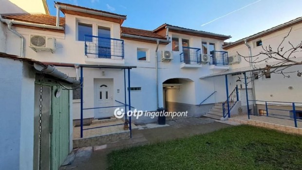 Elad� H�z, Kecskem�t