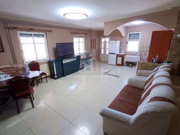 Elad� H�z, Kisr�cse 22.000.000 Ft