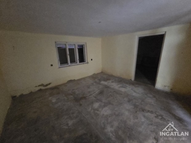 Elad� H�z, Kissik�tor 7.900.000 Ft