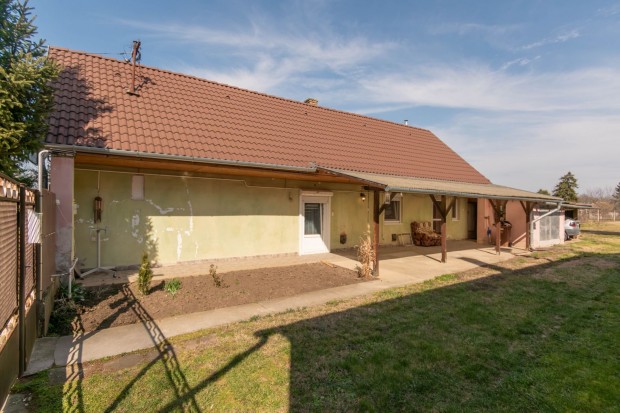 Elad Hz, Lajoskomrom 26.500.000 Ft