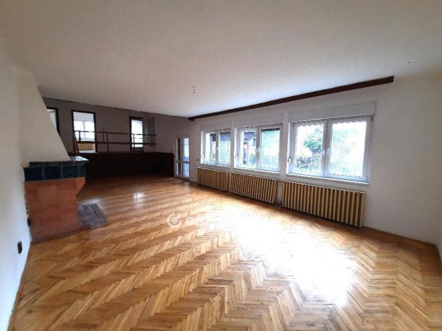 Elad� H�z, Lajosmizse