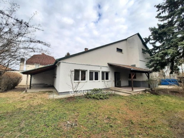 Elad� H�z, Lajosmizse