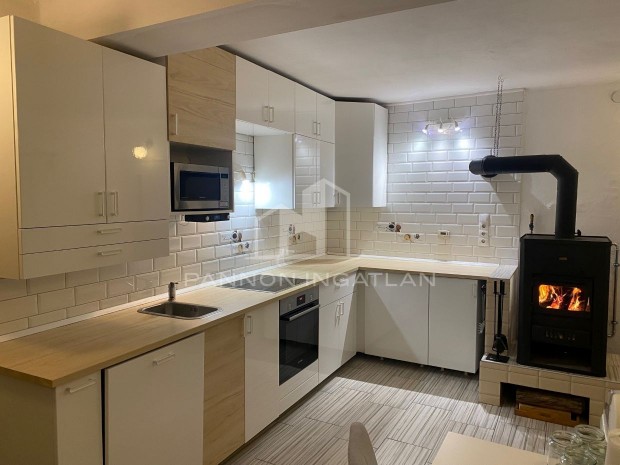 Elad� H�z, Magyarpol�ny 82.900.000 Ft