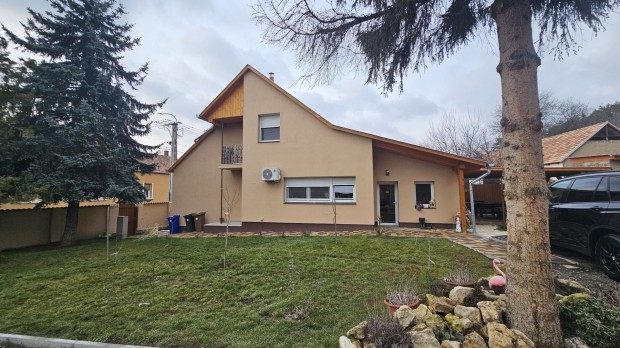 Elad� H�z, Magyarsz�k 99.500.000 Ft