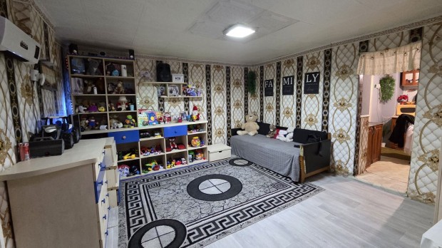 Elad� H�z, Monok 3.900.000 Ft