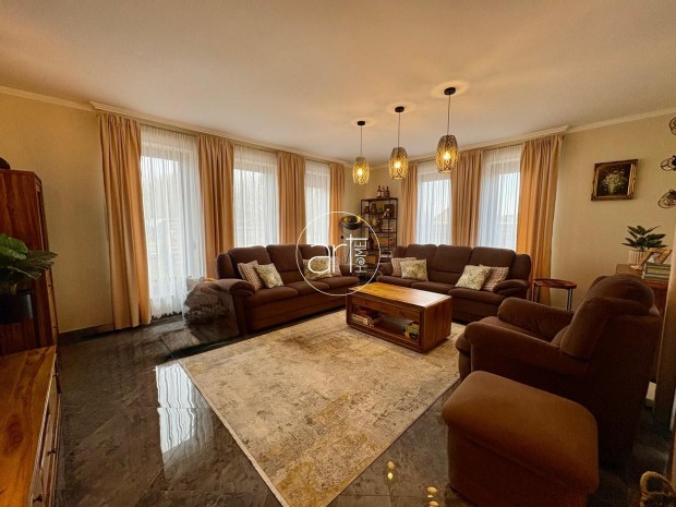 Elad� H�z, M�rahalom 134.900.000 Ft