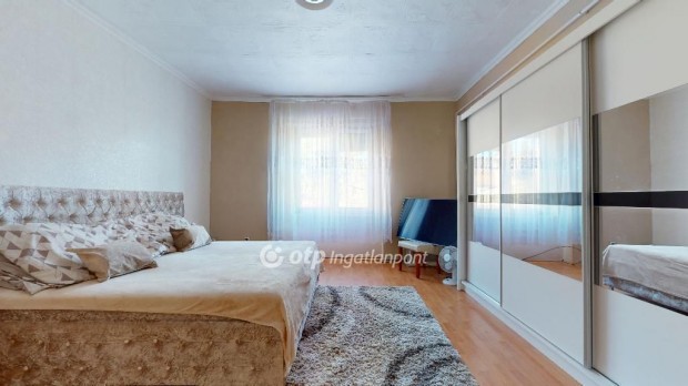 Elad� H�z, Nagyk�ll�