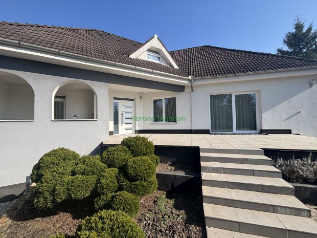 Elad� H�z, Ny�regyh�za 250.000.000 Ft