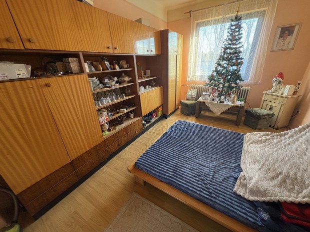 Elad� H�z, Ny�regyh�za 32.000.000 Ft