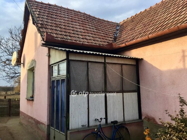 Elad� H�z, Ny�rm�rtonfalva