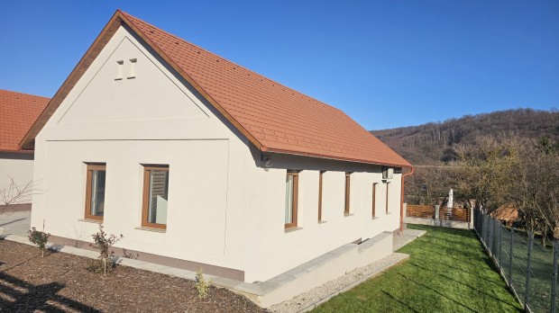 Elad� H�z, Orf� 134.900.000 Ft