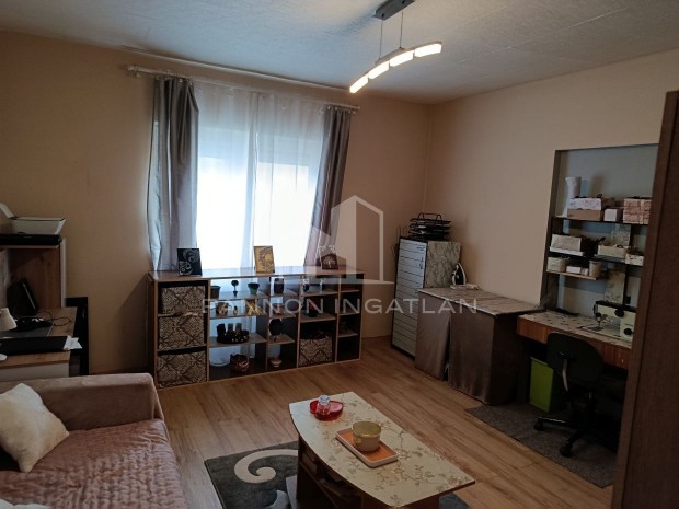 Elad� H�z, Soml�v�s�rhely 31.900.000 Ft