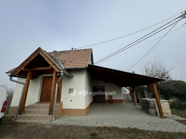 Elad� H�z, Szeksz�rd