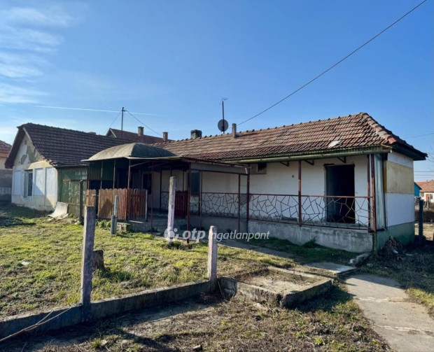 Eladó Ház, Szentlőrinckáta