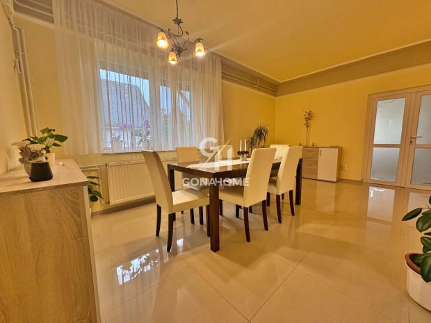 Elad� H�z, V�rpalota 105.000.000 Ft