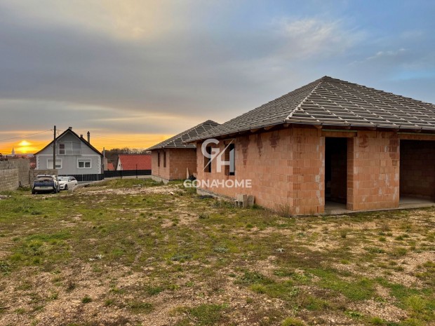 Elad� H�z, Veszpr�m 104.900.000 Ft