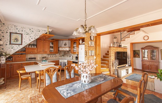 Elad� H�z, Veszpr�m 149.000.000 Ft