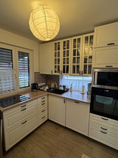 Elad� H�z, Veszpr�m 173.000.000 Ft