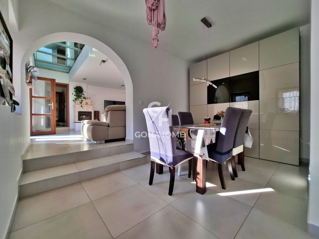 Elad� H�z, Veszpr�m 214.990.000 Ft