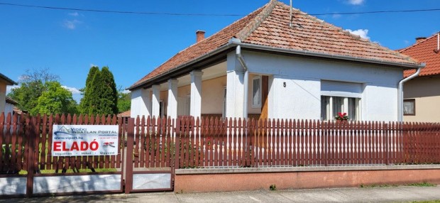 Eladó Ház, Visznek Alkotmány 11.900.000 Ft