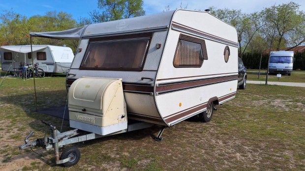 Elad� Hobby 440 lak�kocsi!