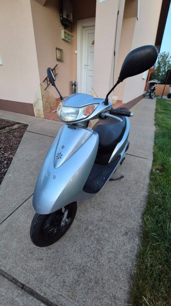 Elad Honda DIO robog