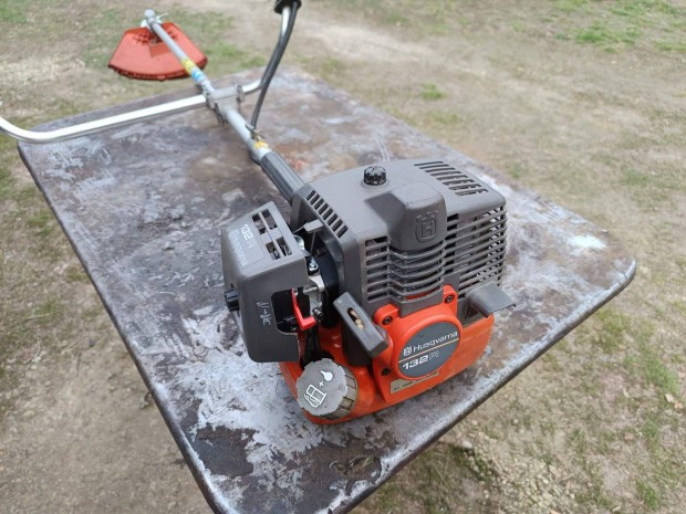 Elad� Husqvarna 132R F�kasza