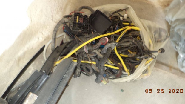 Elad� Hyundai Coupe bontott alkatr�sz