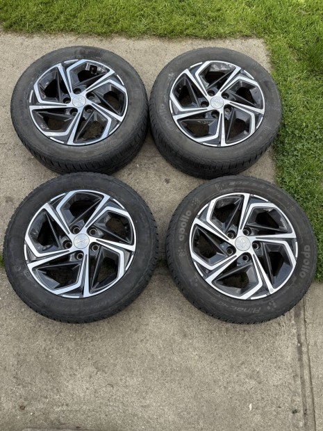 Eladó Hyundai alufelni szett R16