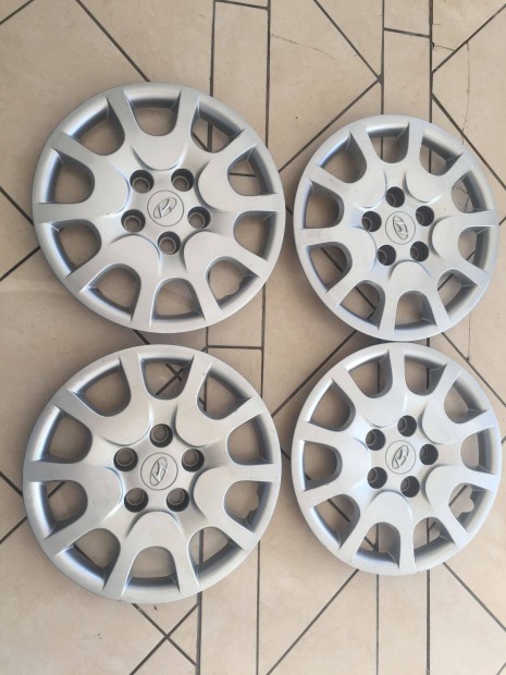 Elad Hyundai gyri dsztrcsa 15" coll srlsmentes