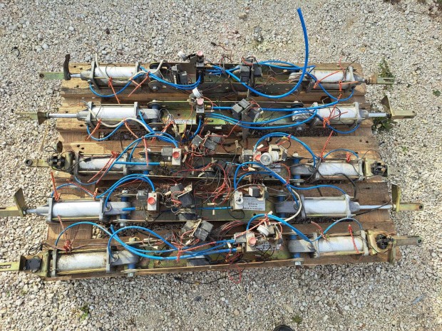 Elad Ikarus 260 s 280 ajtnyit mechanika s munkahenger szelep