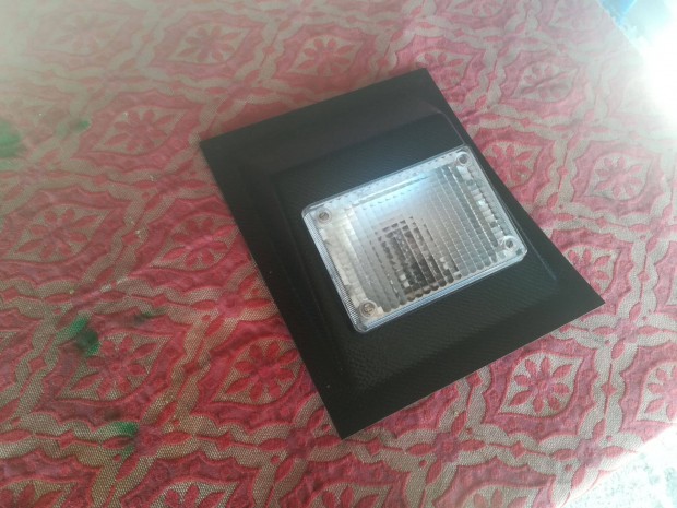 Elad Ikarus ajt feletti manyag panel lmpa