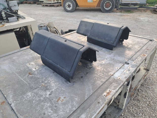 Elad Ikarus biztostk tbla takar manyag burkolat