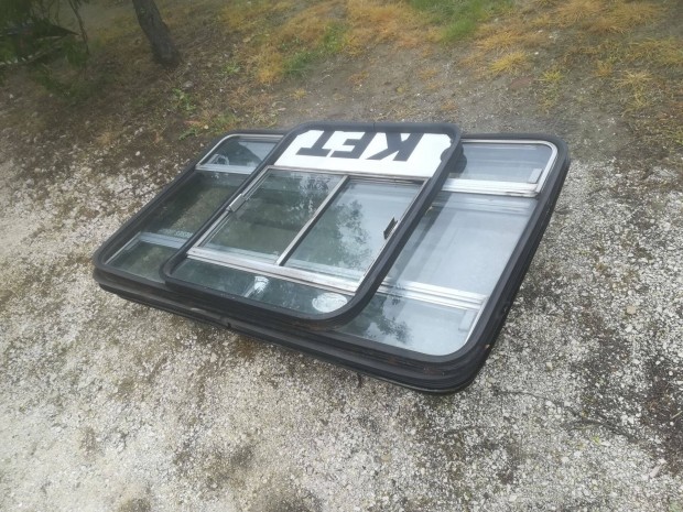 Eladó Ikarus busz oldal / oldalsó ablakok / ablak