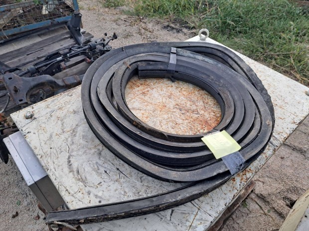 Elad Ikarus els szlvd ablak gumikder gumi kder